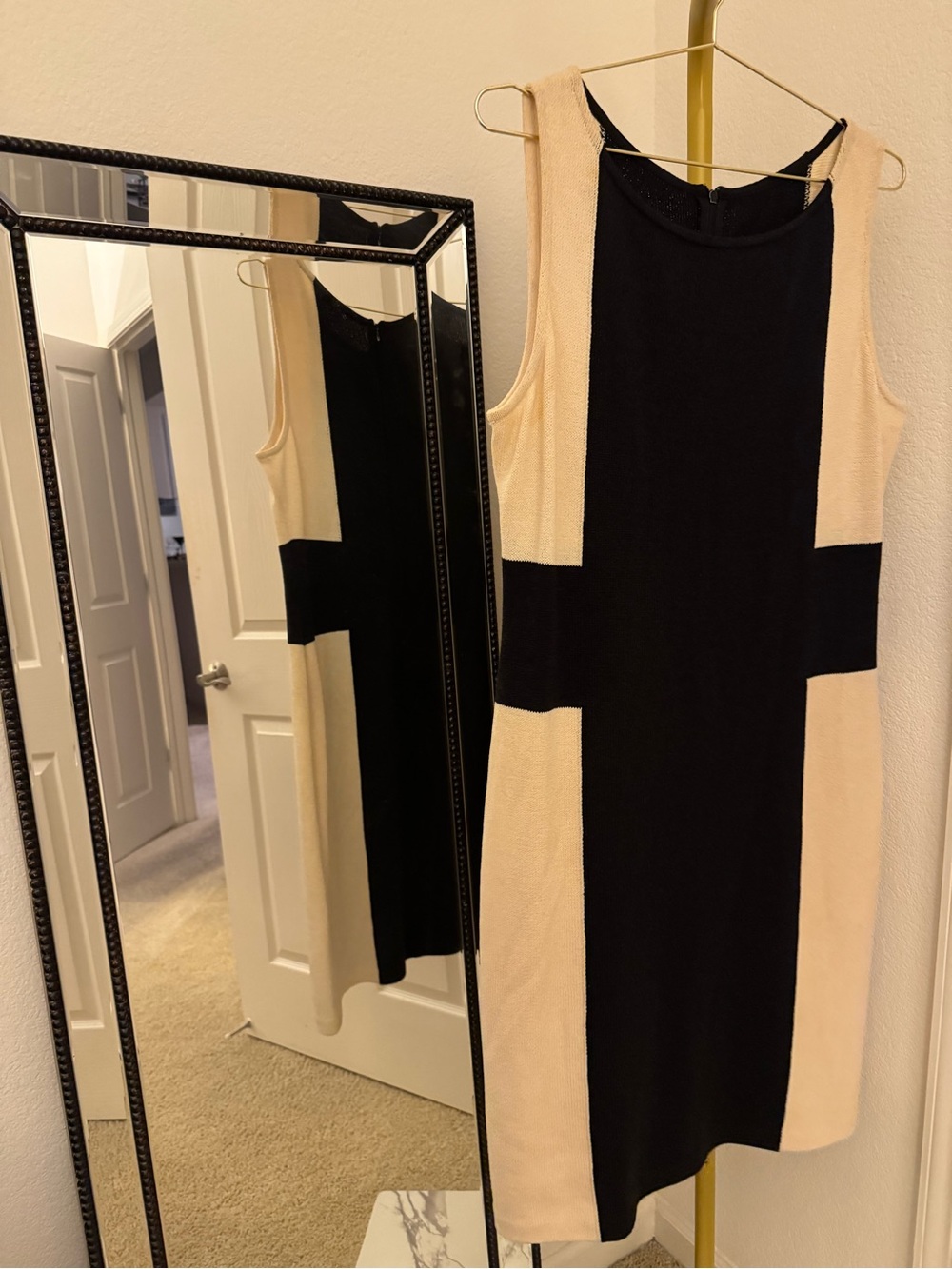 St. John Black Cream Colorblock Knit Sheath Dress Size